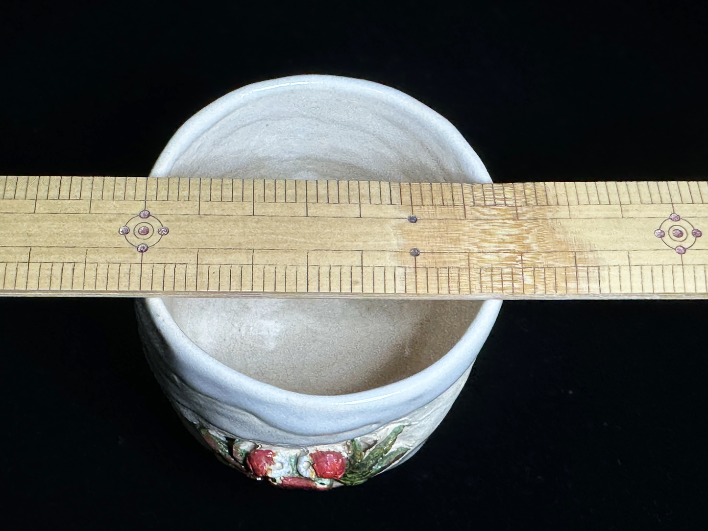 Rare Suigetsu Ware: Tea Cup by Founder Tsunekata (1st Gen) - Sculpted Crab 希少 水月焼:初代恒方 作 蟹細工入り湯呑み