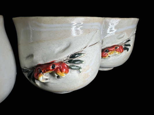 Jusuien (寿水園) Hand-Sculpted Tea Cups (Yunomi) - Set of Five with Realistic Crab Motif 寿水作 蟹細工 湯呑み 五客揃