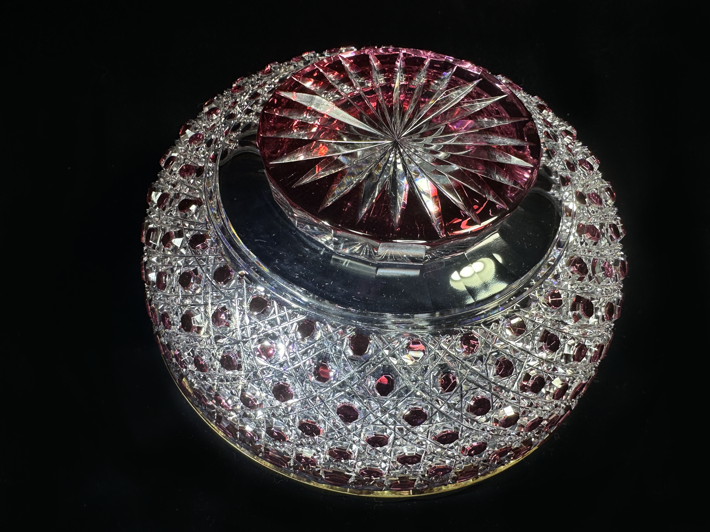 Shuseki's Radiant Ruby-Cut Kiriko Sweets Bowl: A Masterpiece of Edo 秀石のルビーカット切子菓子椀：江戸の職人技が光る逸品 Craftsmanship