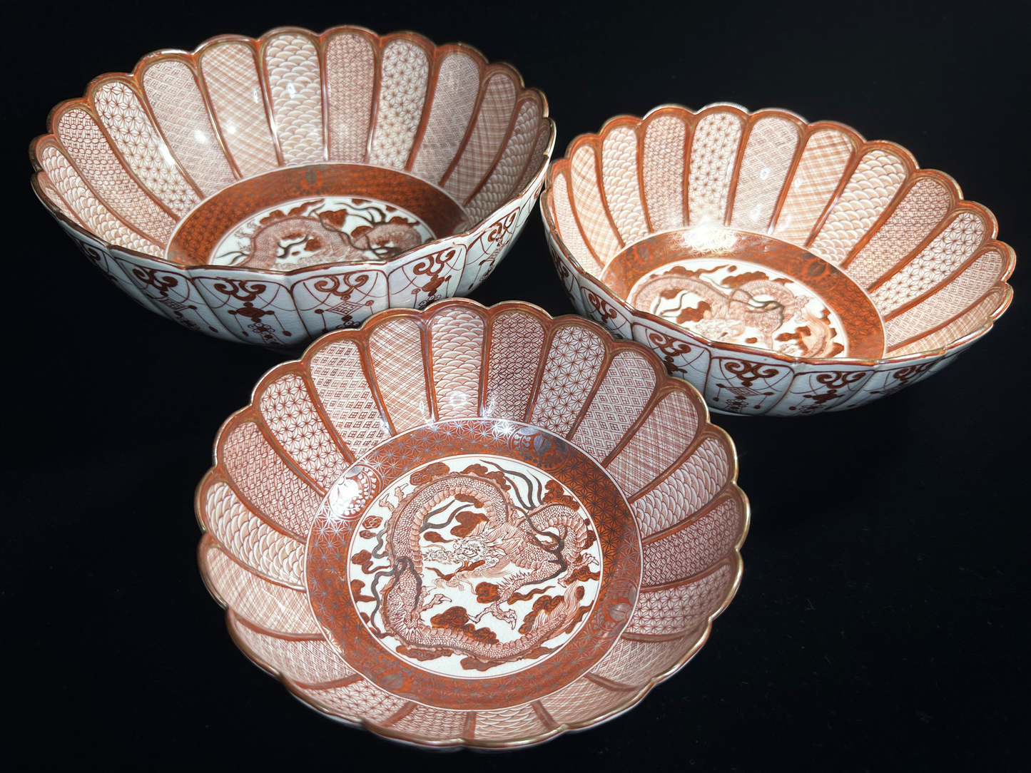Kutani-yaki Nesting Bowls: Opulent Dragon Motifs and 100 Years of History