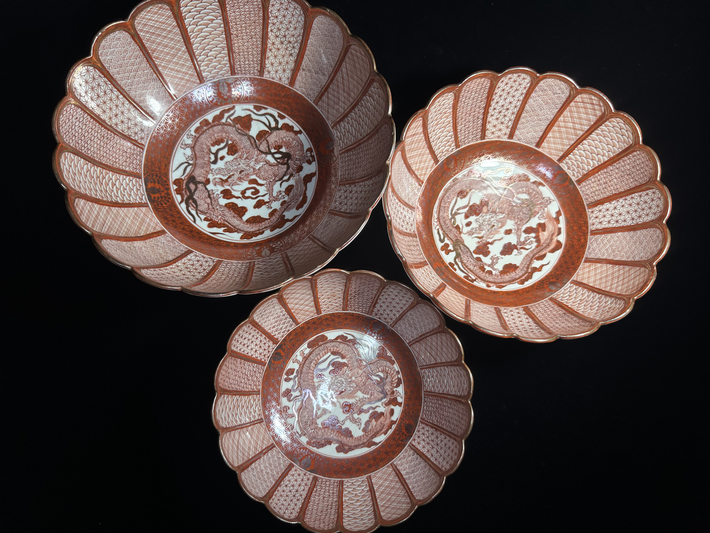 Kutani-yaki Nesting Bowls: Opulent Dragon Motifs and 100 Years of History