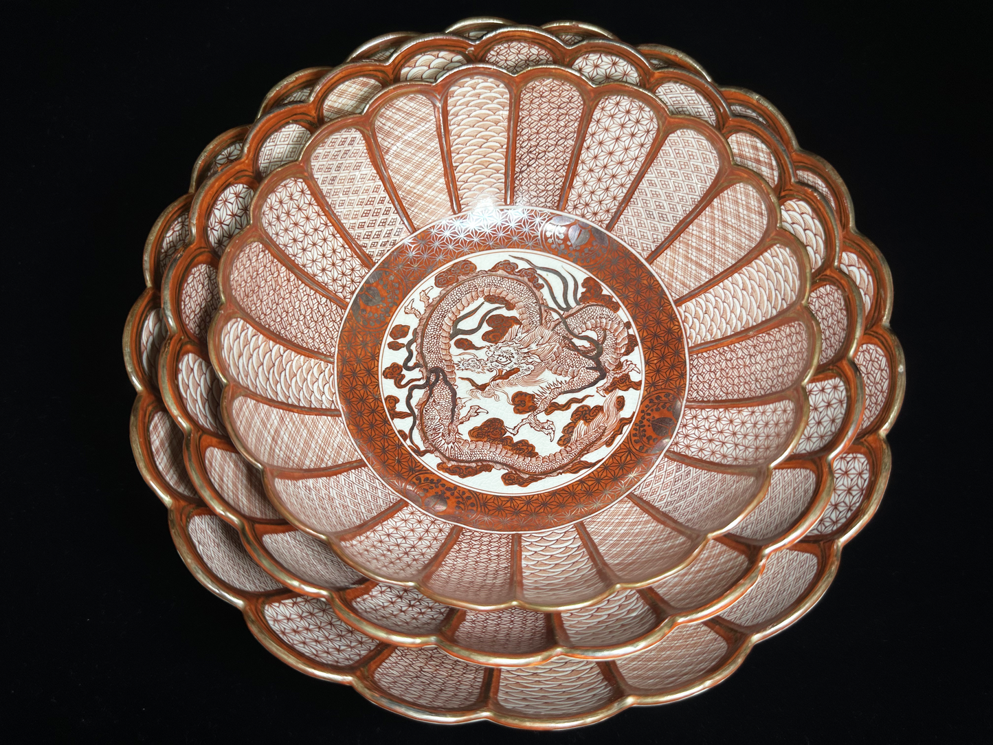 Kutani-yaki Nesting Bowls: Opulent Dragon Motifs and 100 Years of History