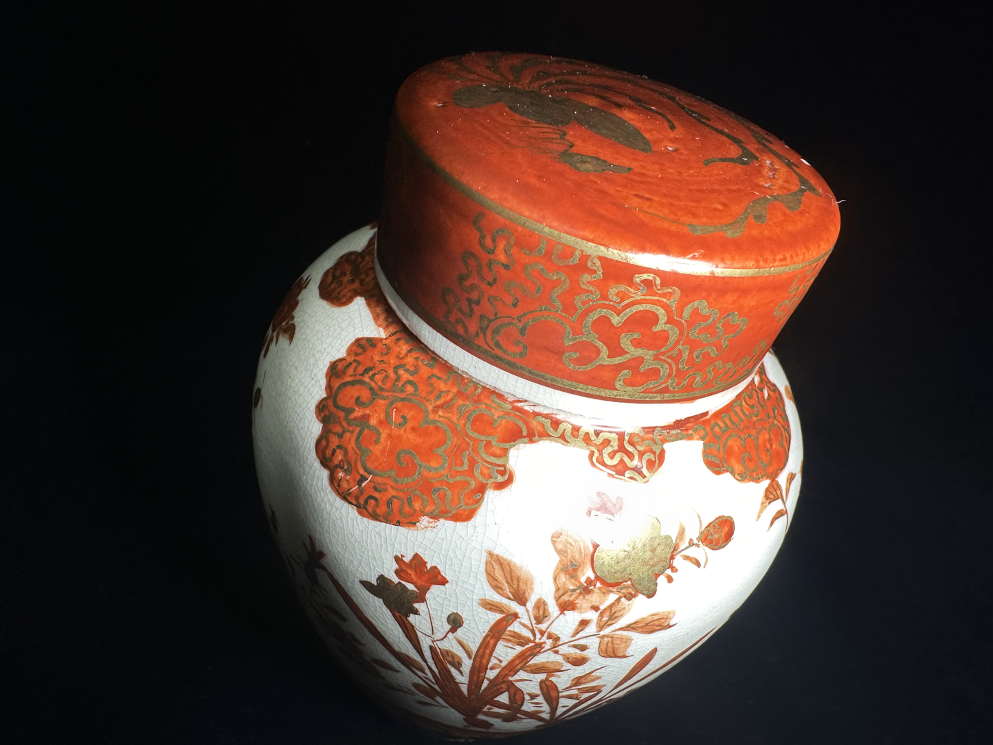 Antique Kutani Ware: 100+ Year Old "Aka-e" Tea Caddy with Gold & Floral Design (Meiji Era)　明治期の九谷焼：100年以上の時を経た 赤絵金彩 花紋茶壷