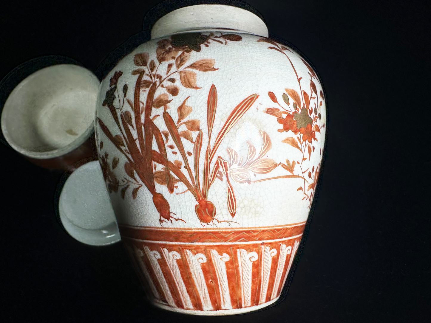 Antique Kutani Ware: 100+ Year Old "Aka-e" Tea Caddy with Gold & Floral Design (Meiji Era)　明治期の九谷焼：100年以上の時を経た 赤絵金彩 花紋茶壷