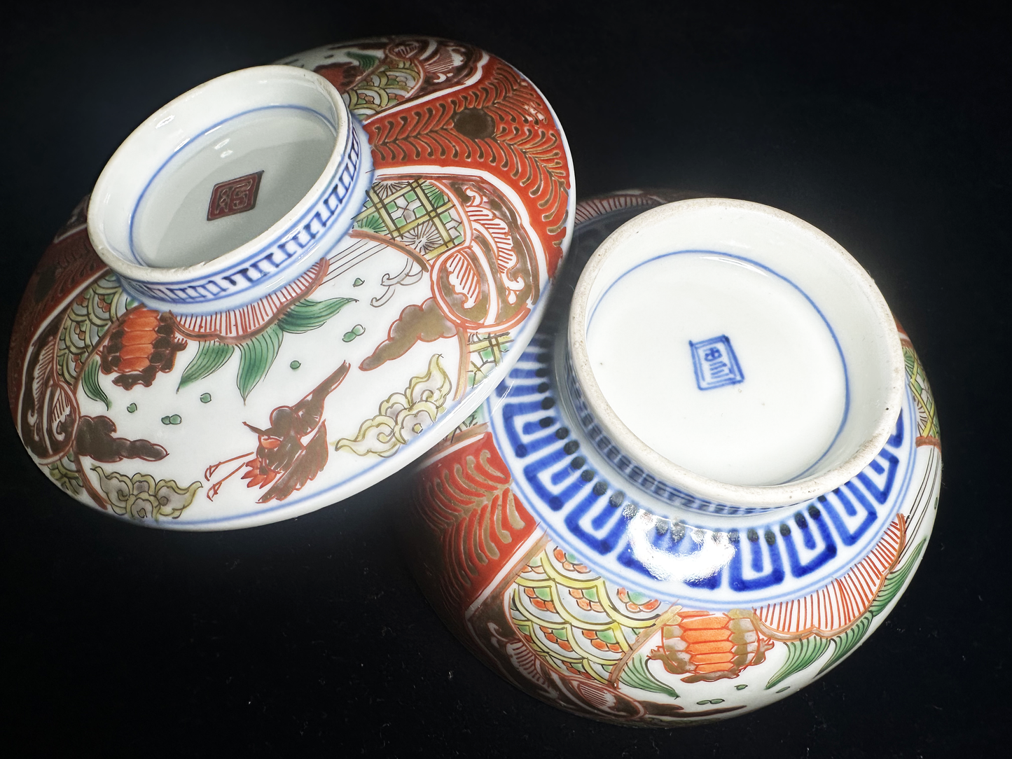 Set of Ten Antique Imari Ware (Ko-Imari Style) Lidded Bowls — Est. 150-200 Years Old — Flying Bird & Kinrande Design　古伊万里様式：鳥文様・金襴手 蓋付茶碗 8客