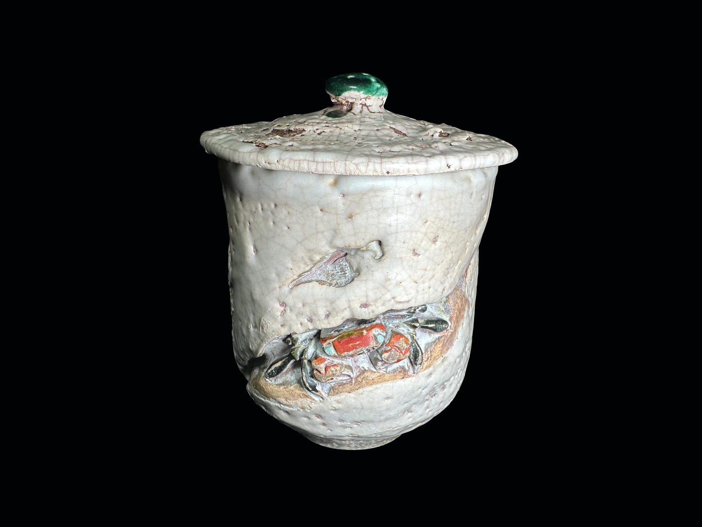 Ehime Rakuzan Ware: Lidded Tea Cup with Sculpted Crab 愛媛・楽山焼：蟹の蓋付き湯呑み