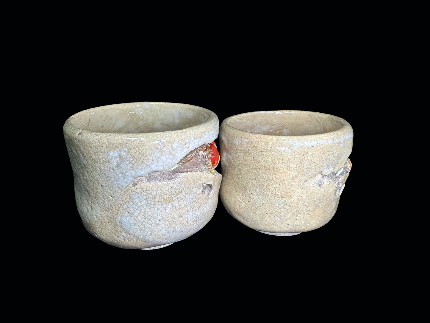 Authentic Suigetsu Ware: Pair of "Meoto" Tea Cups with Sculpted Crabs　水月焼：蟹の立体細工入り 夫婦湯呑