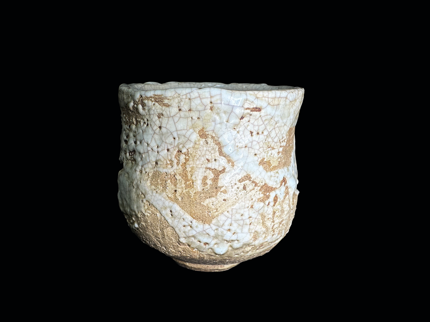 Ehime Rakuzan Ware: Hand-Sculpted Tea Cup (Yunomi) with Realistic Crab Motif　愛媛・楽山焼：立体的な蟹モチーフの 手造り湯呑み