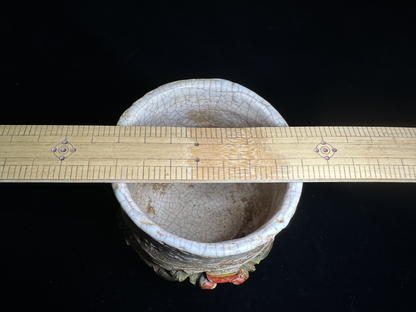 Ehime Rakuzan Ware: Hand-Sculpted Tea Cup (Yunomi) with Realistic Crab Motif　愛媛・楽山焼：立体的な蟹モチーフの 手造り湯呑み