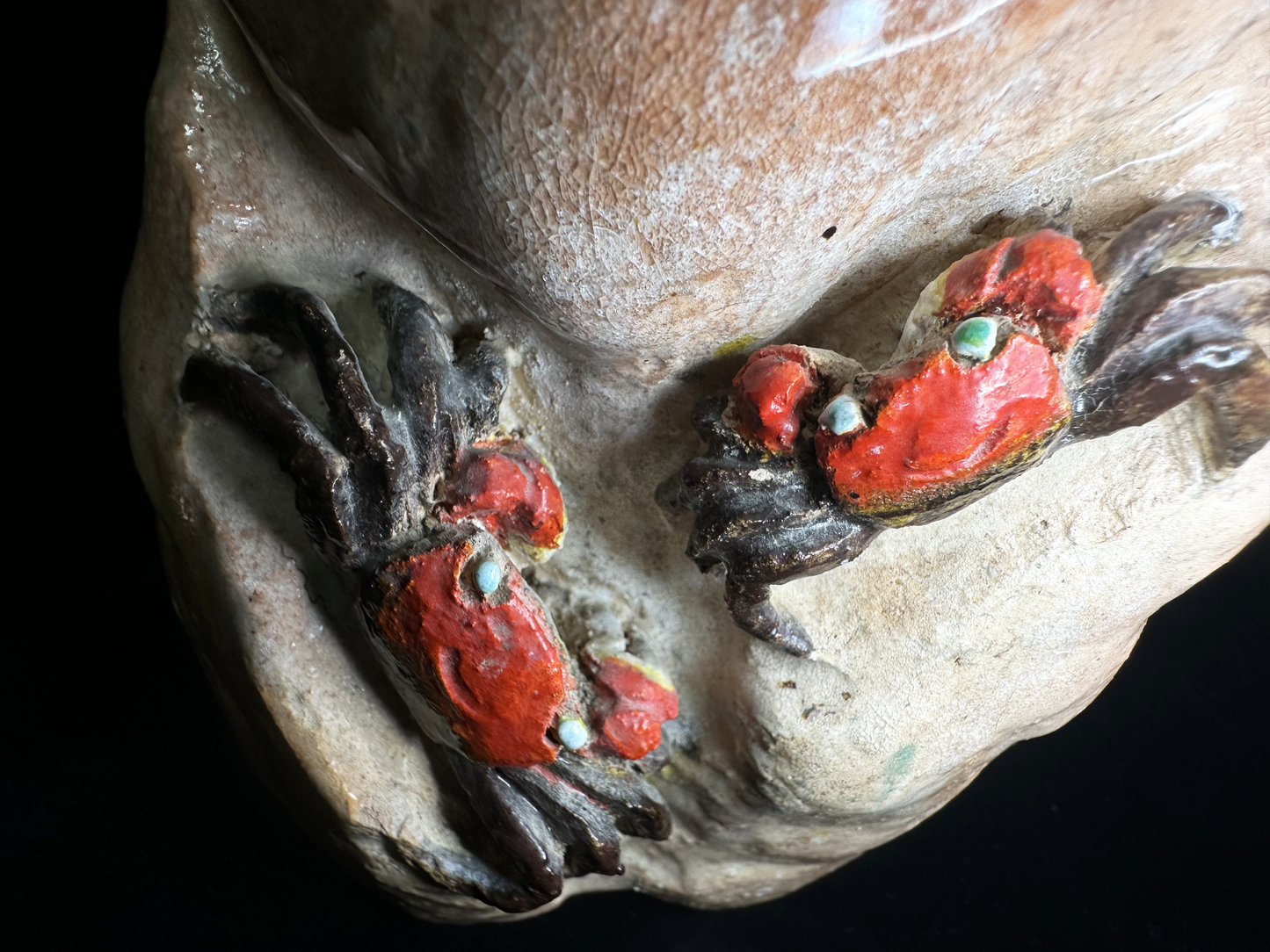 Suigetsu Style: Organic Vase (Hanaire) with Twin Crab Relief - Rock-like Form　水月様式：蟹の立体細工 花入