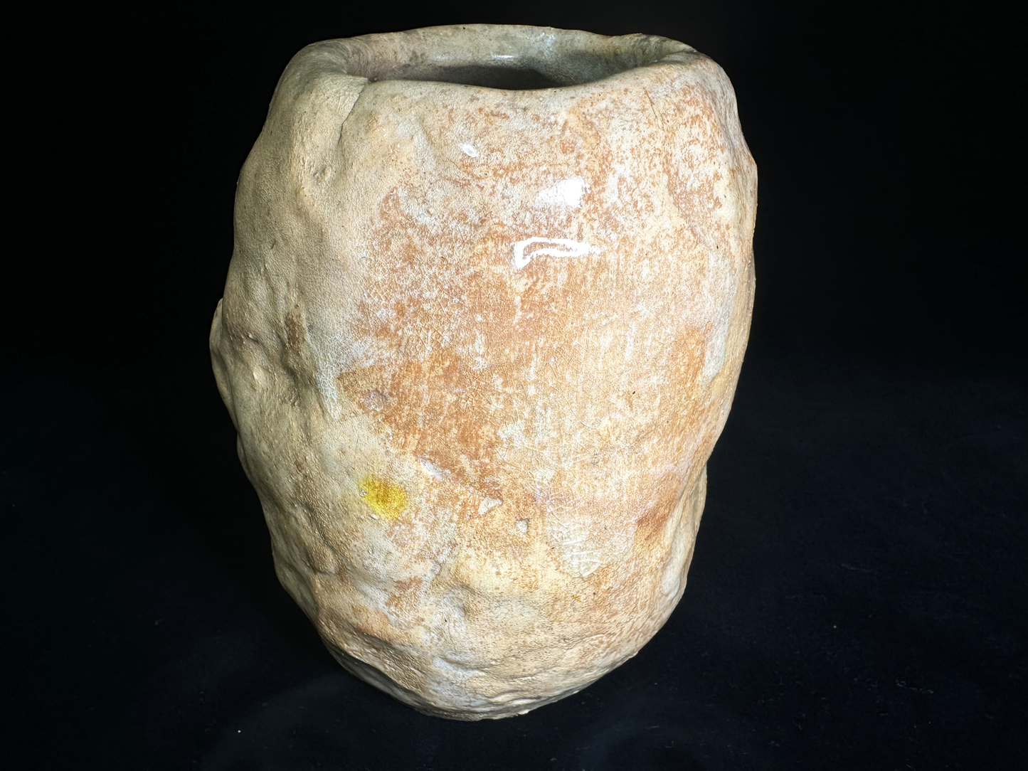 Suigetsu Style: Organic Vase (Hanaire) with Twin Crab Relief - Rock-like Form　水月様式：蟹の立体細工 花入