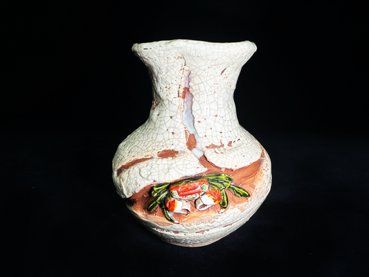 Handcrafted Japanese Pottery with 3D Crab  本物と見間違うほど精巧に造られた蟹の花瓶 楽山