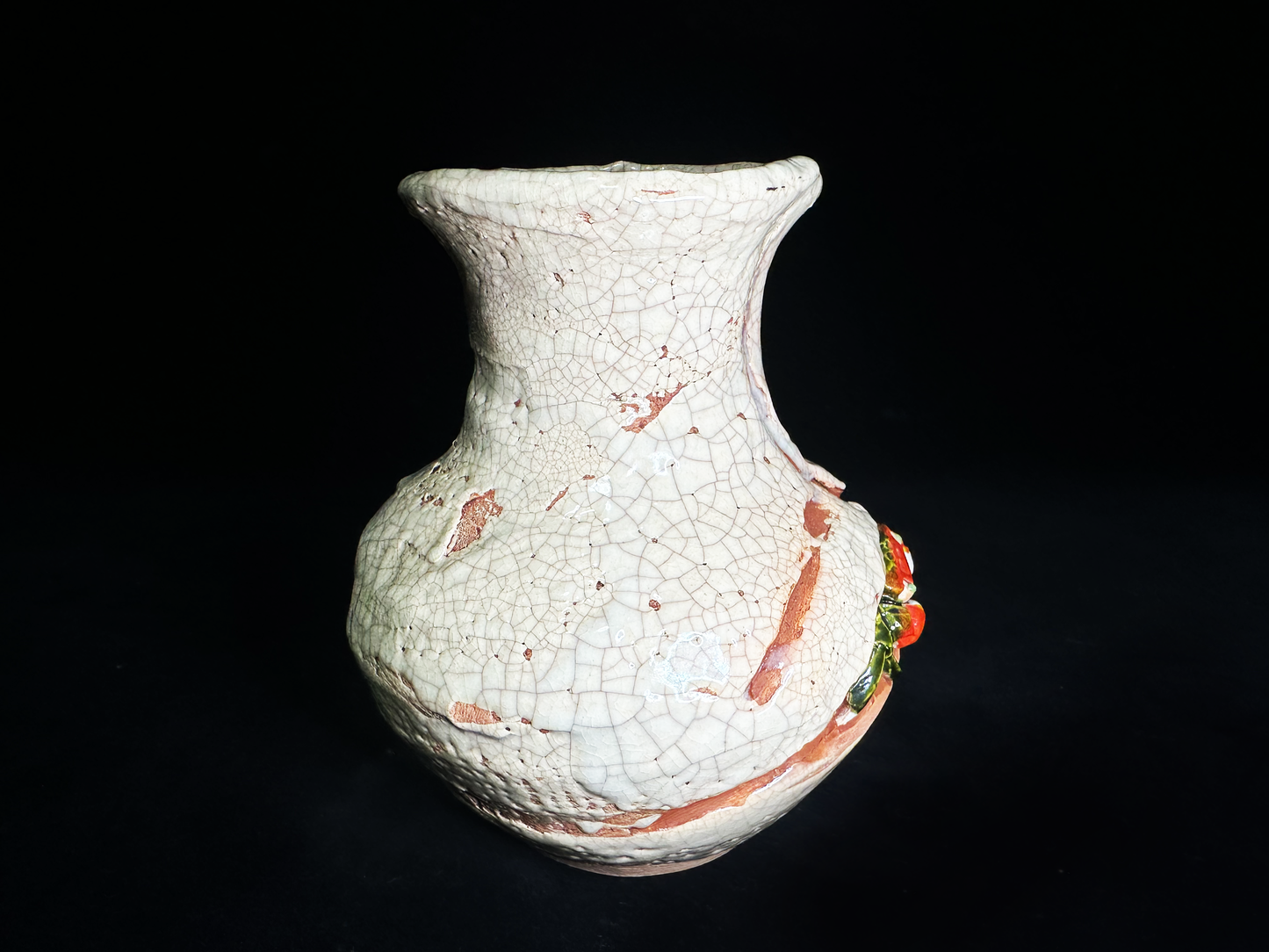 Handcrafted Japanese Pottery with 3D Crab  本物と見間違うほど精巧に造られた蟹の花瓶 楽山