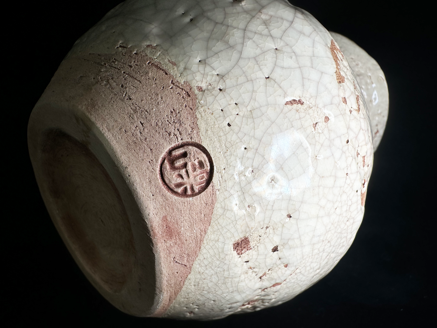 Handcrafted Japanese Pottery with 3D Crab  本物と見間違うほど精巧に造られた蟹の花瓶 楽山