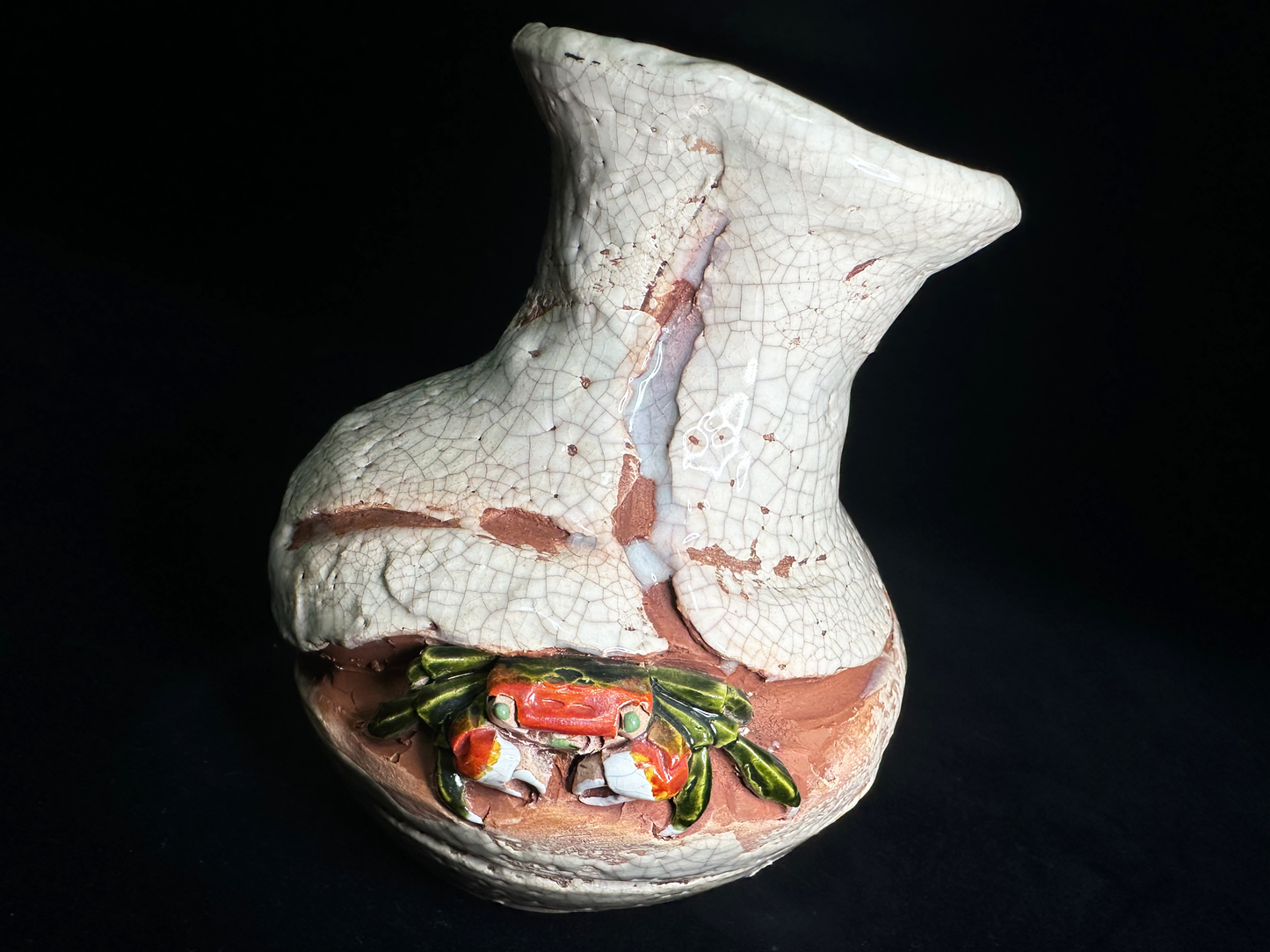 Handcrafted Japanese Pottery with 3D Crab  本物と見間違うほど精巧に造られた蟹の花瓶 楽山