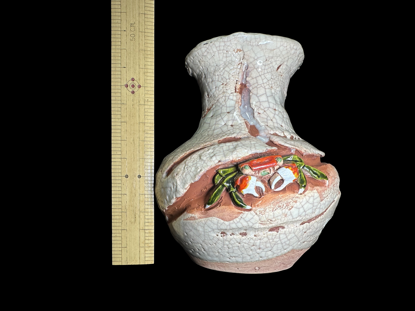 Handcrafted Japanese Pottery with 3D Crab  本物と見間違うほど精巧に造られた蟹の花瓶 楽山