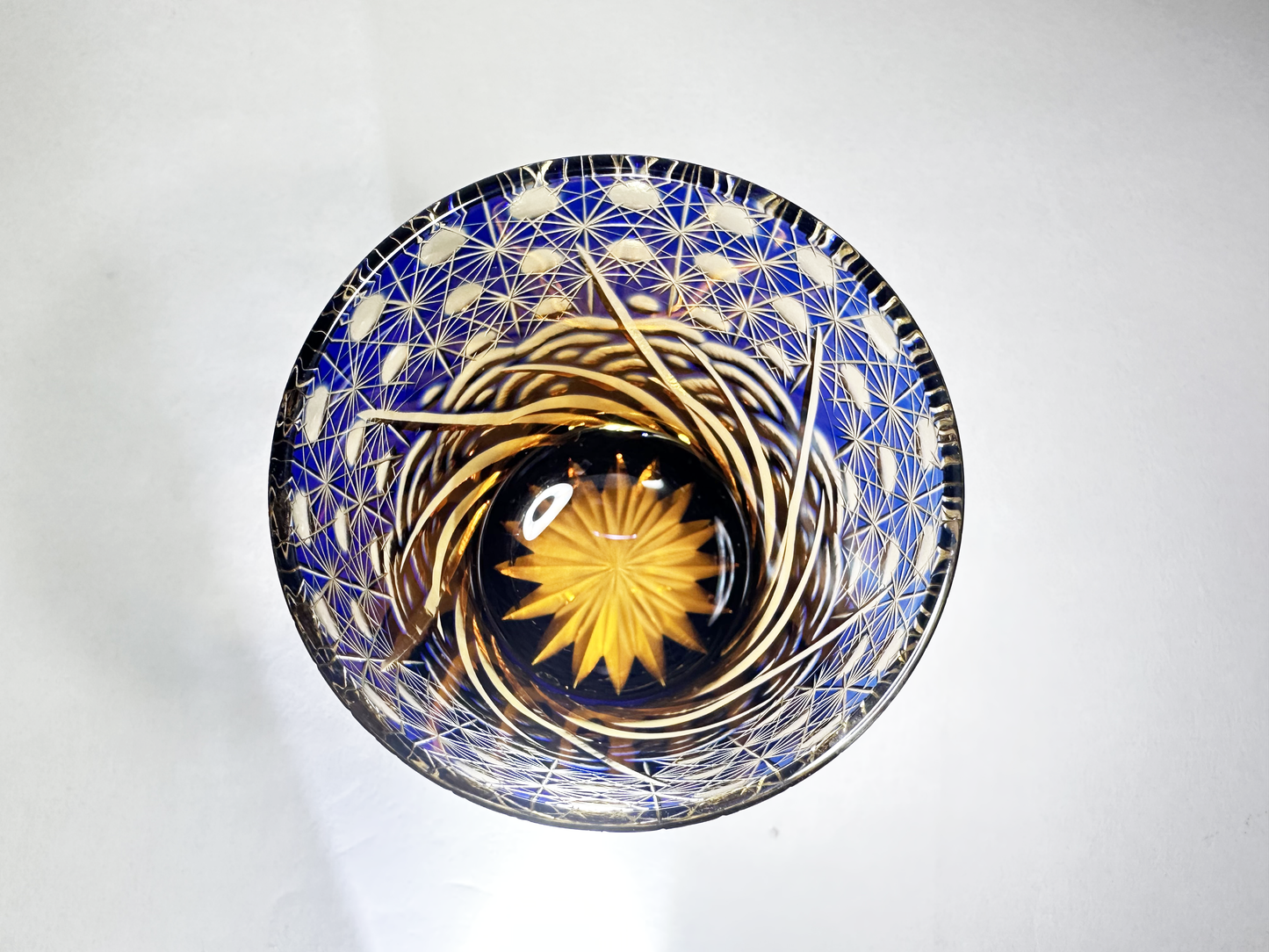 Masterpiece Edo Kiriko Glass: Cobalt Blue & Amber Whiskey Tumbler with Traditional Cutwork　江戸切子 名品：青・琥珀色被せガラス 伝統文様カットグラス