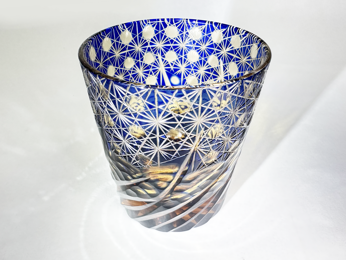 Masterpiece Edo Kiriko Glass: Cobalt Blue & Amber Whiskey Tumbler with Traditional Cutwork　江戸切子 名品：青・琥珀色被せガラス 伝統文様カットグラス