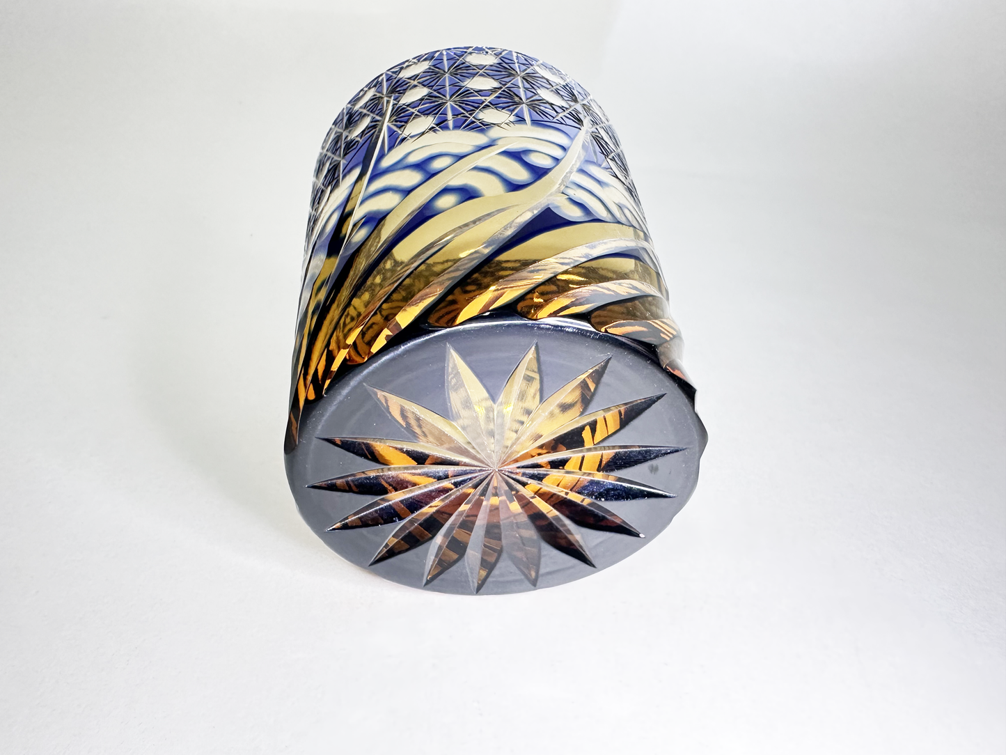 Masterpiece Edo Kiriko Glass: Cobalt Blue & Amber Whiskey Tumbler with Traditional Cutwork　江戸切子 名品：青・琥珀色被せガラス 伝統文様カットグラス