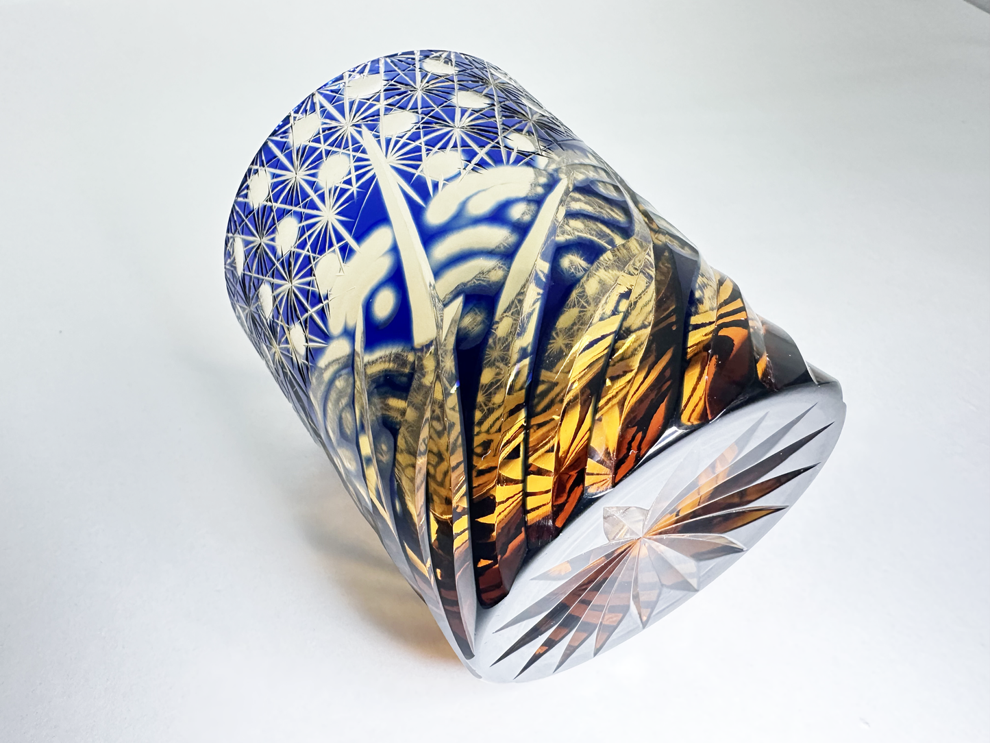 Masterpiece Edo Kiriko Glass: Cobalt Blue & Amber Whiskey Tumbler with Traditional Cutwork　江戸切子 名品：青・琥珀色被せガラス 伝統文様カットグラス
