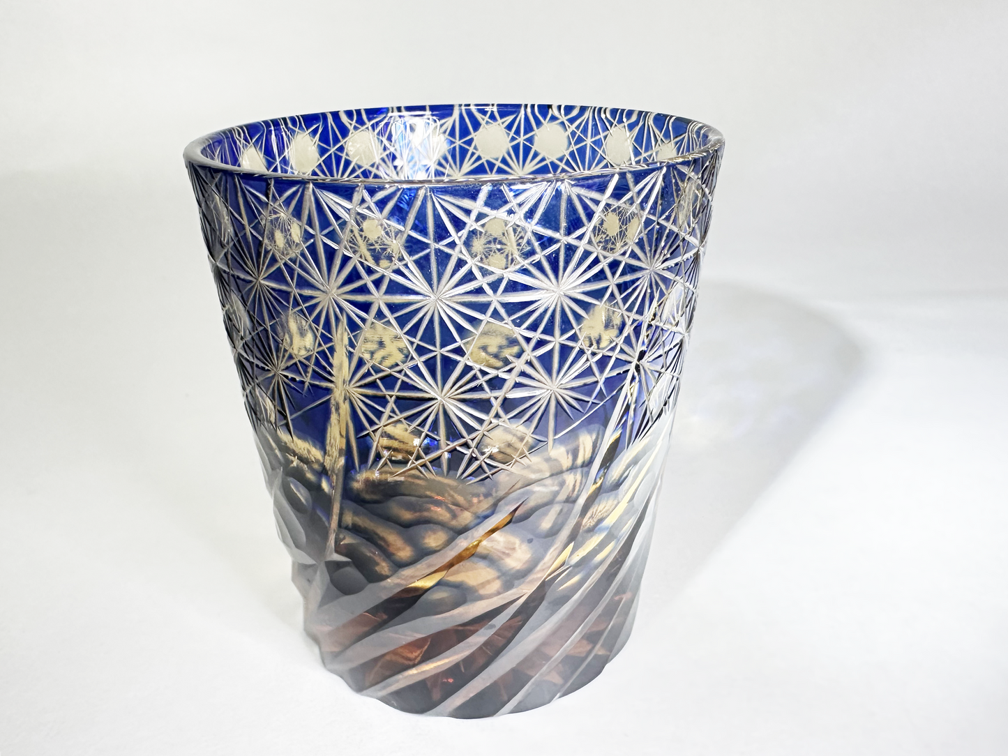 Masterpiece Edo Kiriko Glass: Cobalt Blue & Amber Whiskey Tumbler with Traditional Cutwork　江戸切子 名品：青・琥珀色被せガラス 伝統文様カットグラス
