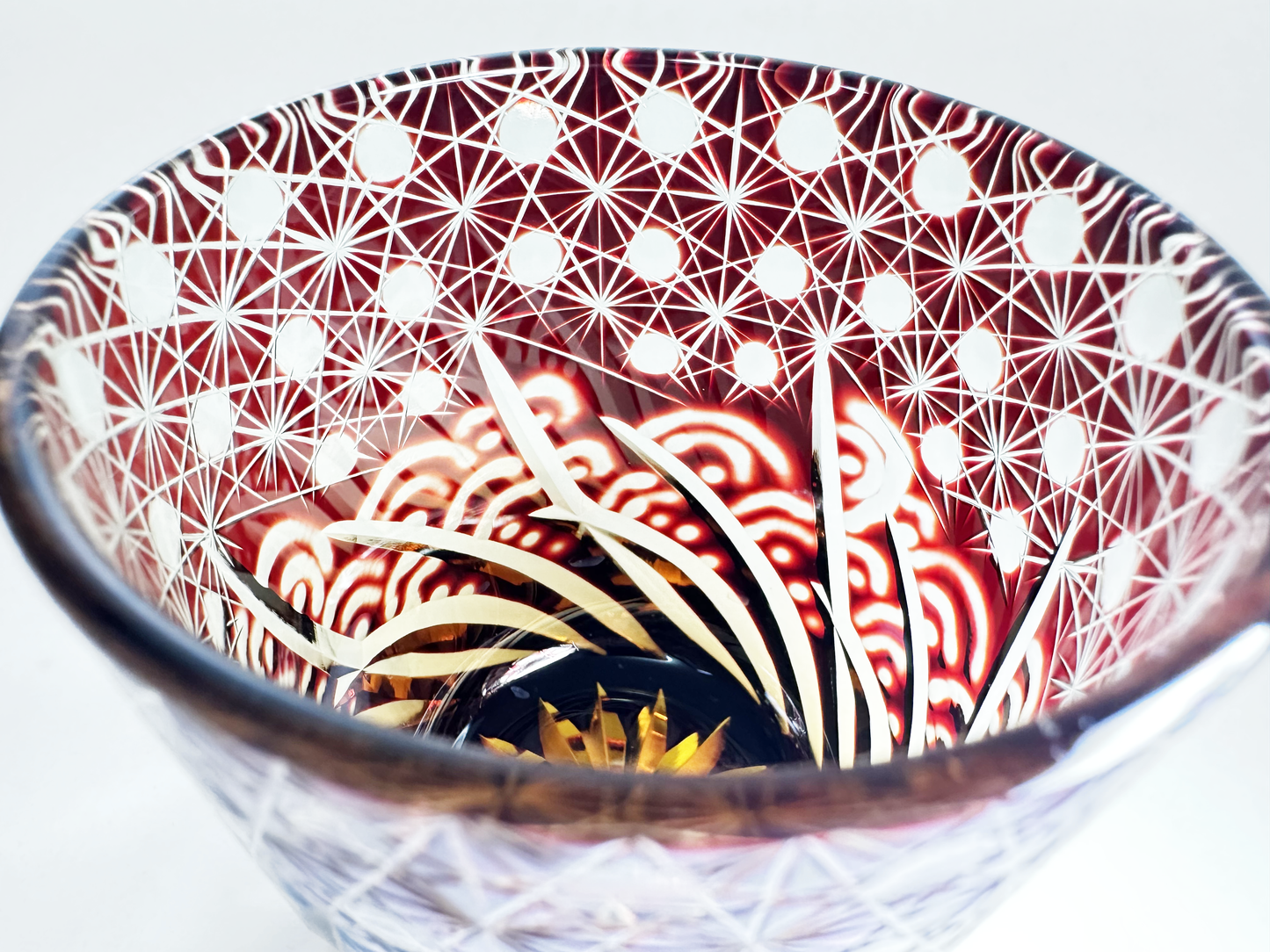 Masterpiece Edo Kiriko Glass: Ruby Red & Amber Tumbler with Traditional Hand-Cutwork　江戸切子 名品：ルビーレッド・琥珀色被せガラス 伝統文様カットグラス