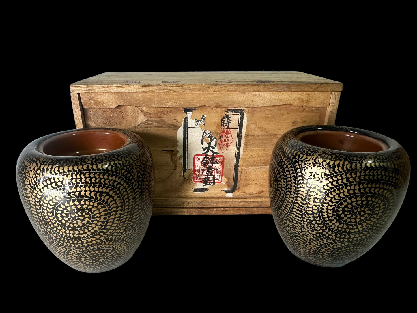 Miniature Elegance: Gold-Patterned Hibachi — A Symbol of Wealth and Prestige ミニチュアの優雅：― 富と名声の象徴