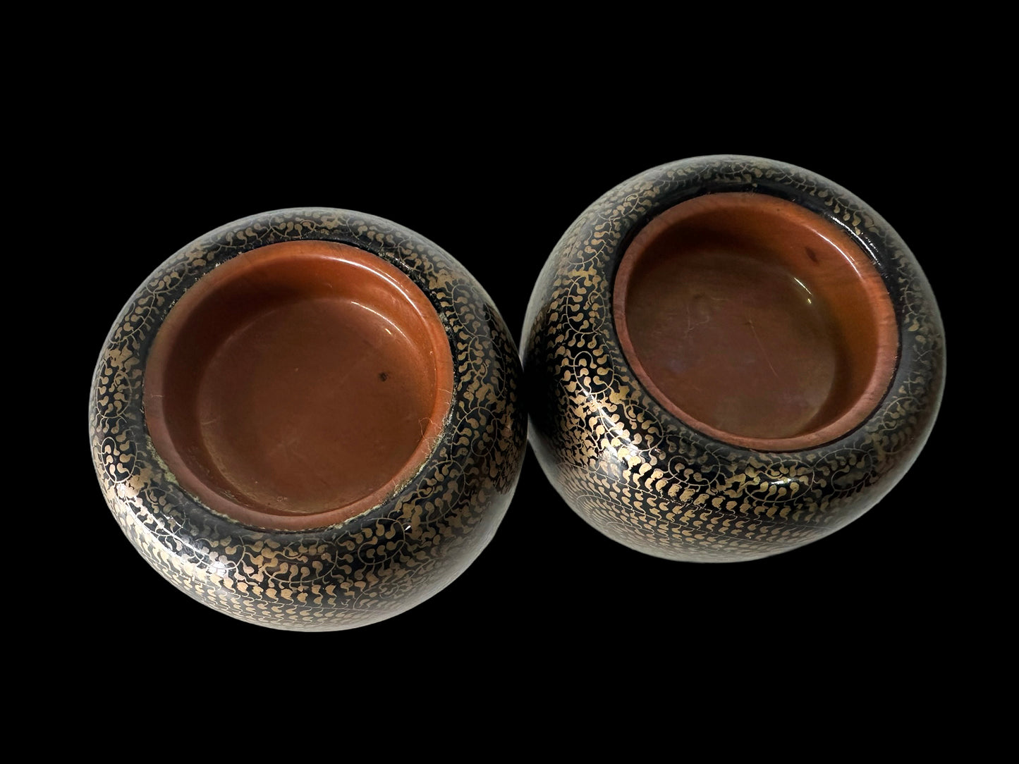Miniature Elegance: Gold-Patterned Hibachi — A Symbol of Wealth and Prestige ミニチュアの優雅：― 富と名声の象徴