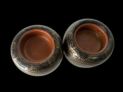 Miniature Elegance: Gold-Patterned Hibachi — A Symbol of Wealth and Prestige ミニチュアの優雅：― 富と名声の象徴