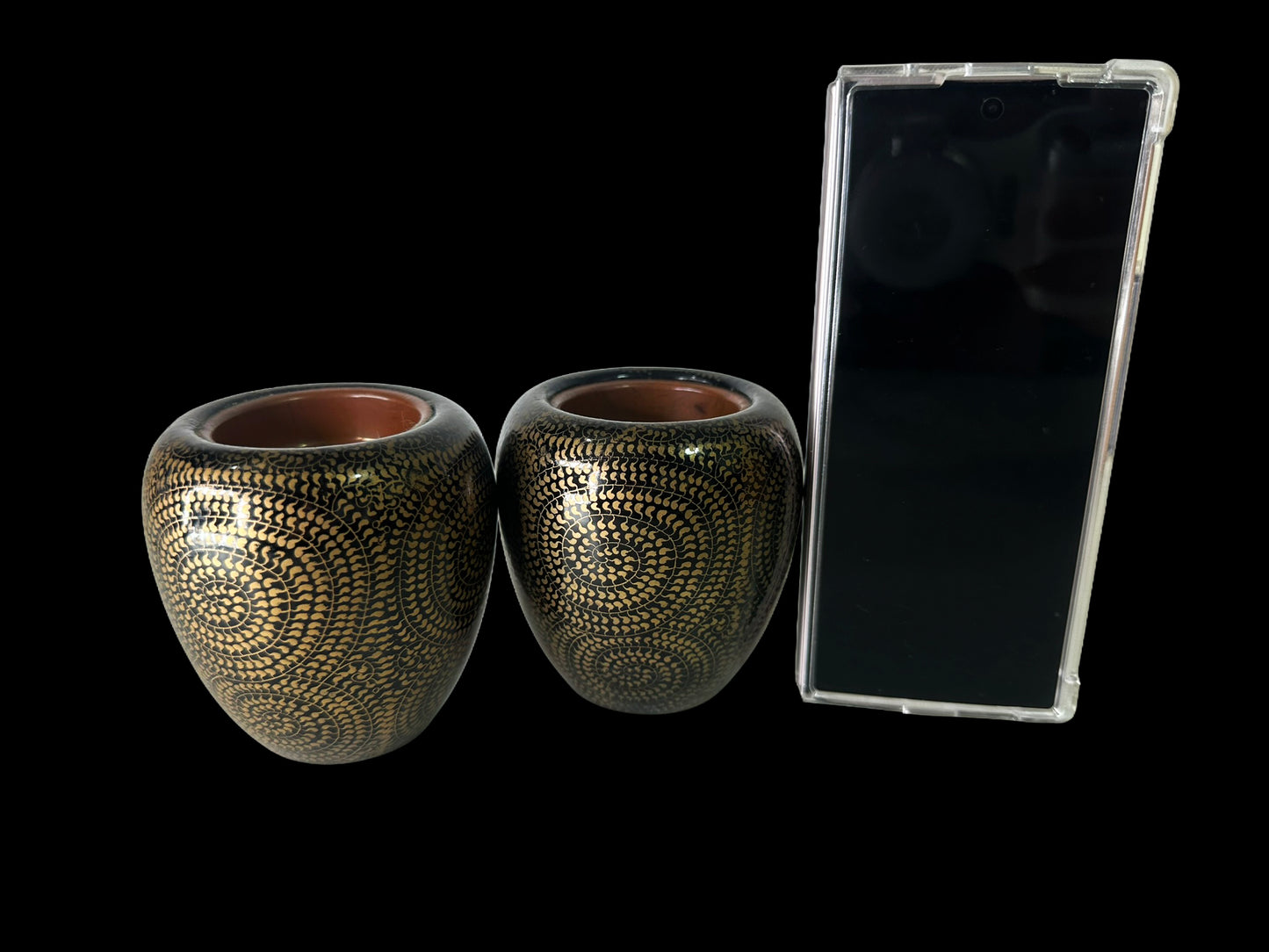 Miniature Elegance: Gold-Patterned Hibachi — A Symbol of Wealth and Prestige ミニチュアの優雅：― 富と名声の象徴