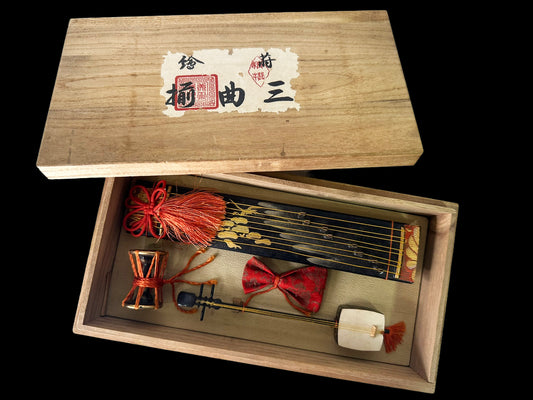 The Golden Melody: 150-Year-Old Miniature Musical Trio 約150年前 「三曲揃」 雛道具