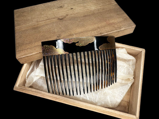 The Artisan’s Whisper: 100-Year-Old Signed Masterpiece by "Eika" 名工「永香」在銘 鼈甲蒔絵櫛（100年以上前）