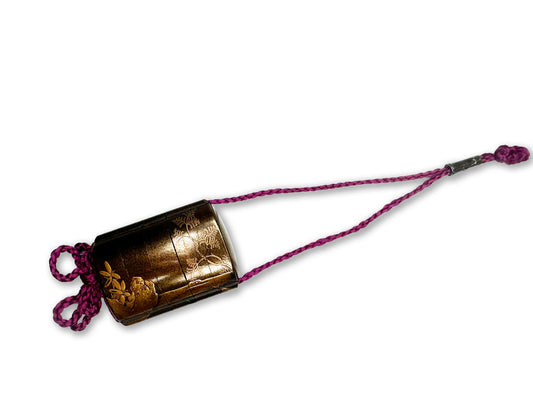 Masterpiece by Ueda Chikanao: 200-Year-Old Gold Lacquer Inro Featuring a Majestic Hawk 上田近直による傑作：凛々しい鷹が描かれた200年前の金蒔絵印籠