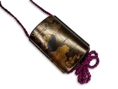 Masterpiece by Ueda Chikanao: 200-Year-Old Gold Lacquer Inro Featuring a Majestic Hawk 上田近直による傑作：凛々しい鷹が描かれた200年前の金蒔絵印籠
