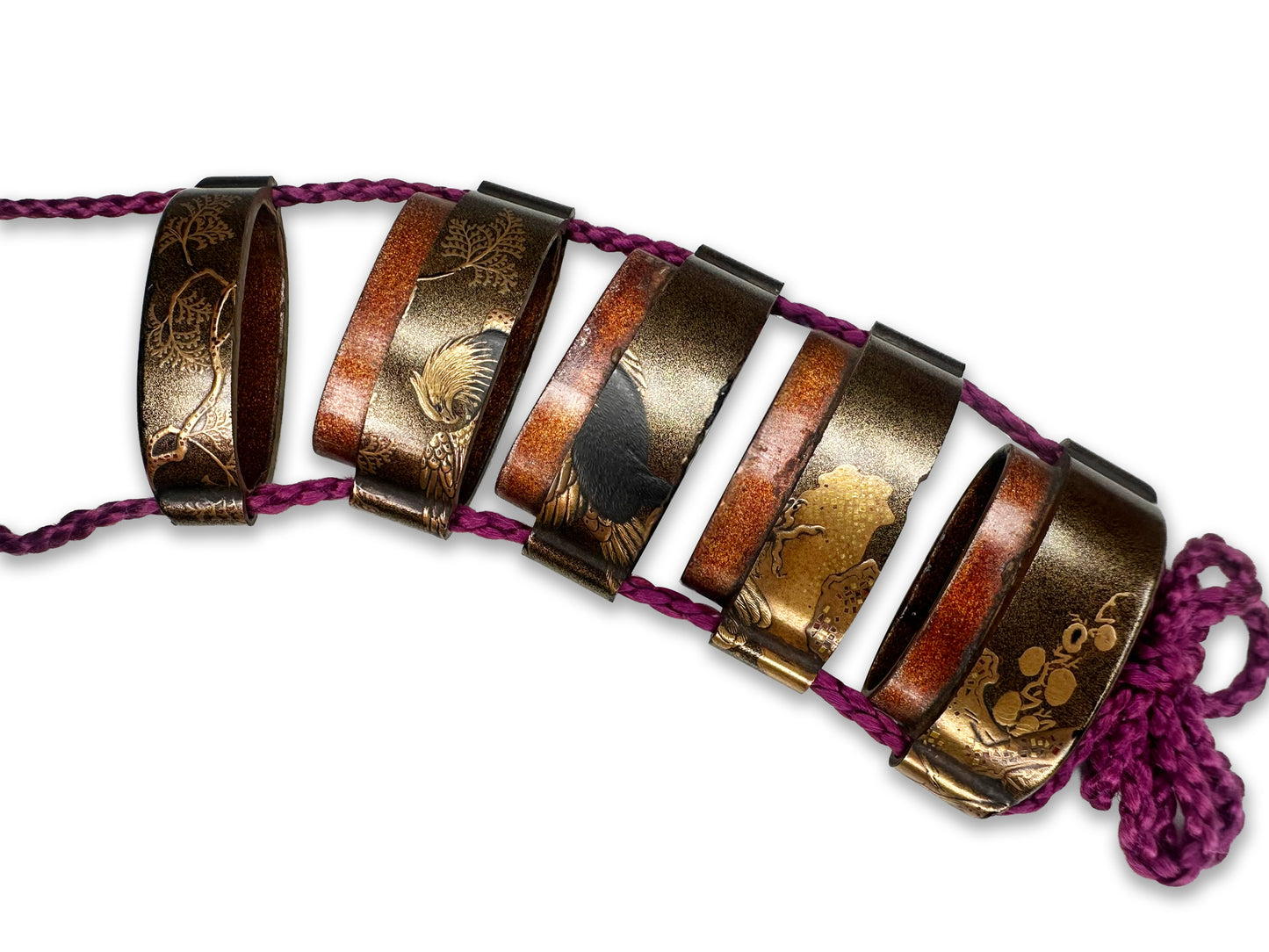 Masterpiece by Ueda Chikanao: 200-Year-Old Gold Lacquer Inro Featuring a Majestic Hawk 上田近直による傑作：凛々しい鷹が描かれた200年前の金蒔絵印籠