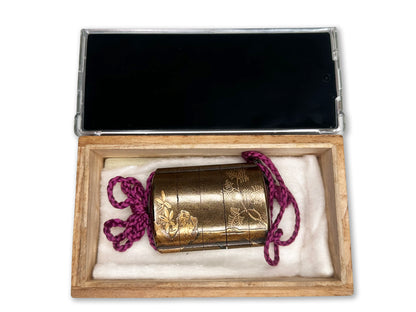 Masterpiece by Ueda Chikanao: 200-Year-Old Gold Lacquer Inro Featuring a Majestic Hawk 上田近直による傑作：凛々しい鷹が描かれた200年前の金蒔絵印籠